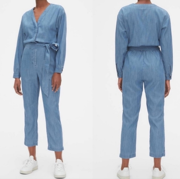 GAP Chambray Denim Utility V-Neck Jumpsuit Coverall One Piece Belted Medium NEW - Picture 8 of 8